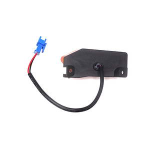 Lumina dreapta-fata trotineta electrica Kukirin M4 Max